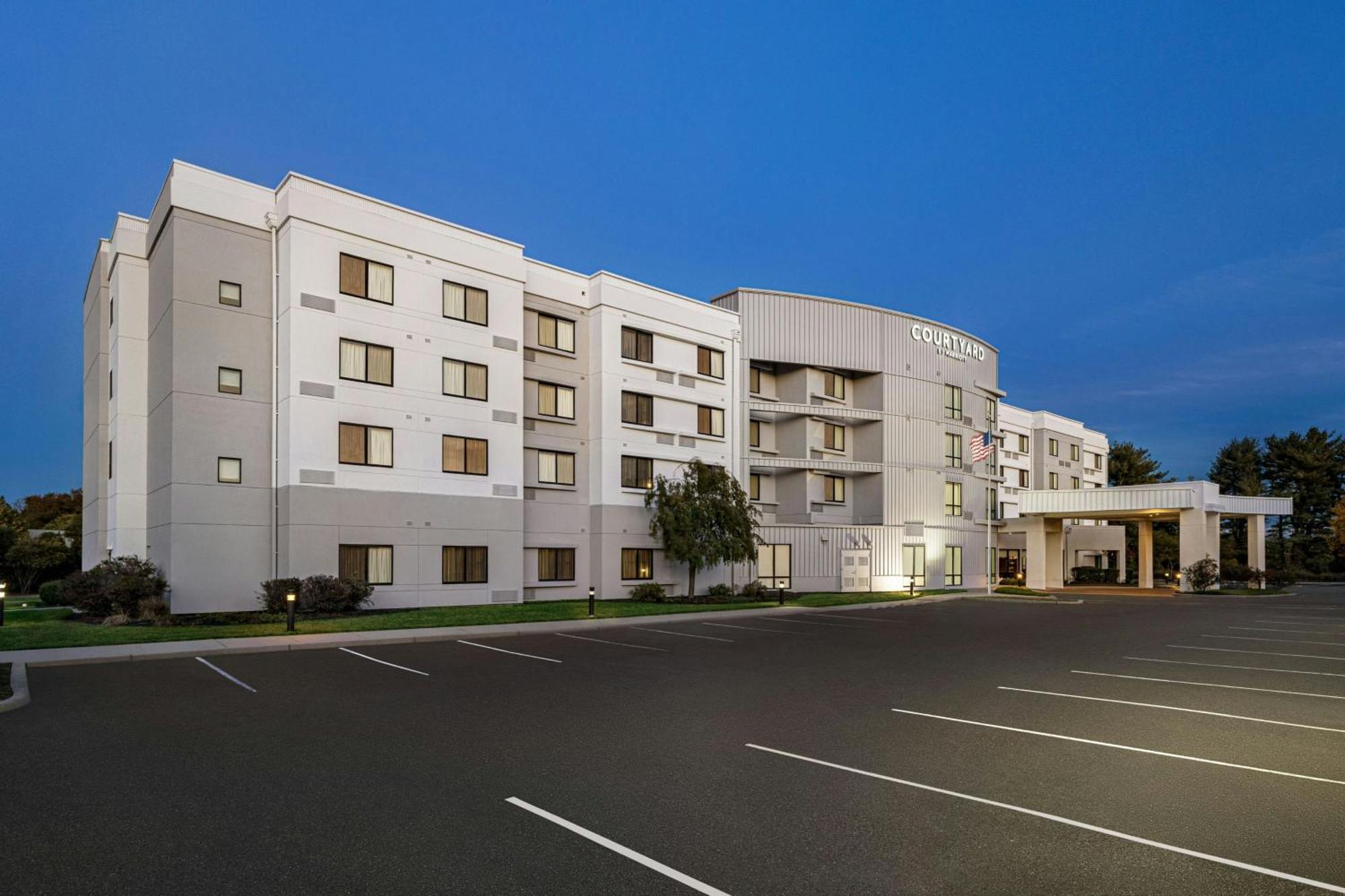 מלון Courtyard Mt. Holly Westampton מראה חיצוני תמונה